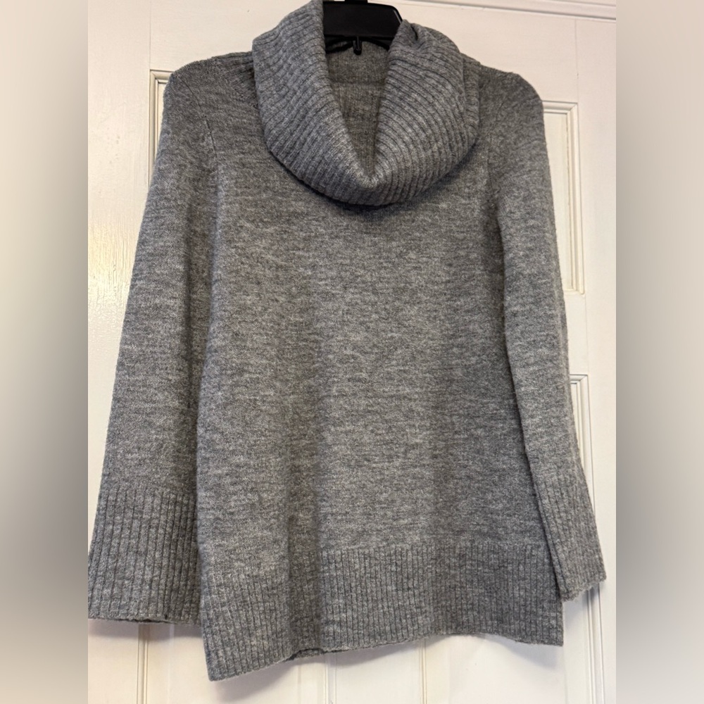 Ann Taylor Heather Gray Turtleneck‎ Sweater